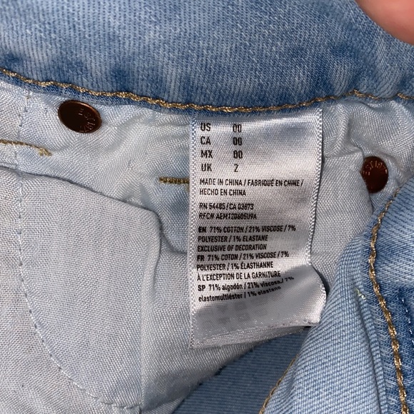 American Eagle size 00 light wash hi-rise shorties - Picture 4 of 5